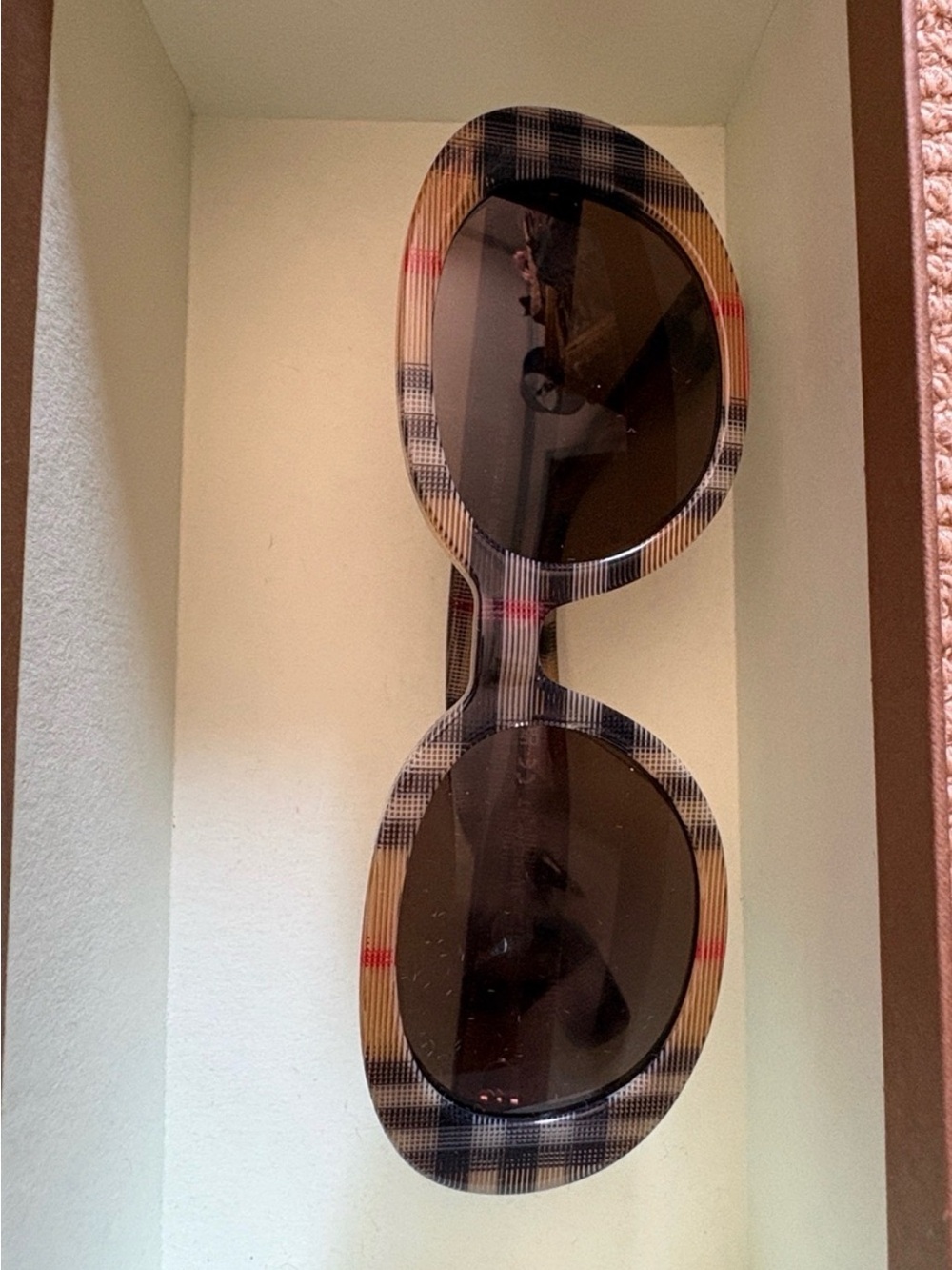 BURBERRY NWOT - KIDS SUNGLASSES